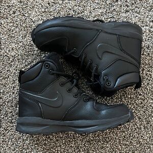 Nike Youth Black Manoa Leather Boots